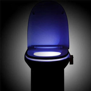 Lampa toaletowa z czujnikiem ruchu